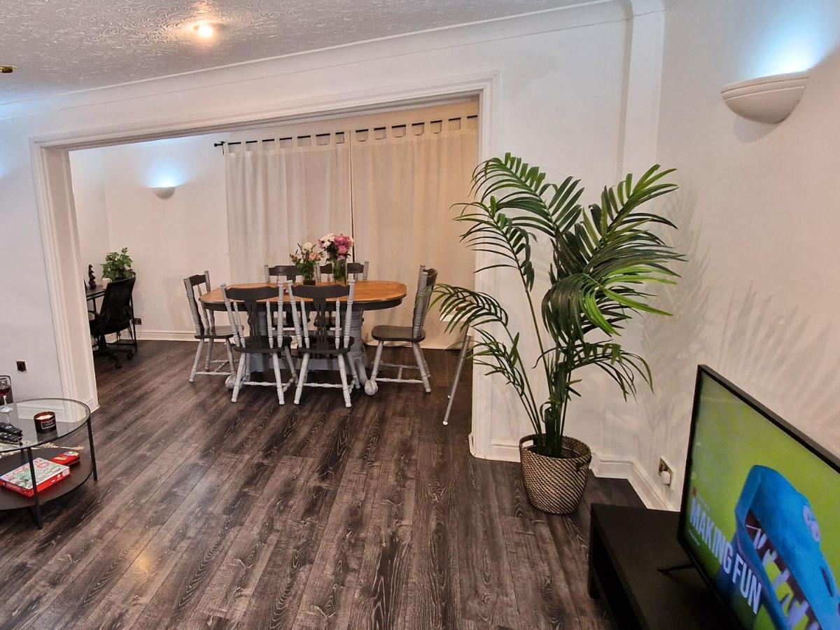 Spacious & Comfy Home- Very Close To Nec Birmingham ,Hs2 & Airport- Perfect For Contractors & Groups- Free Parking & Fast Wifi Marston Green Экстерьер фото