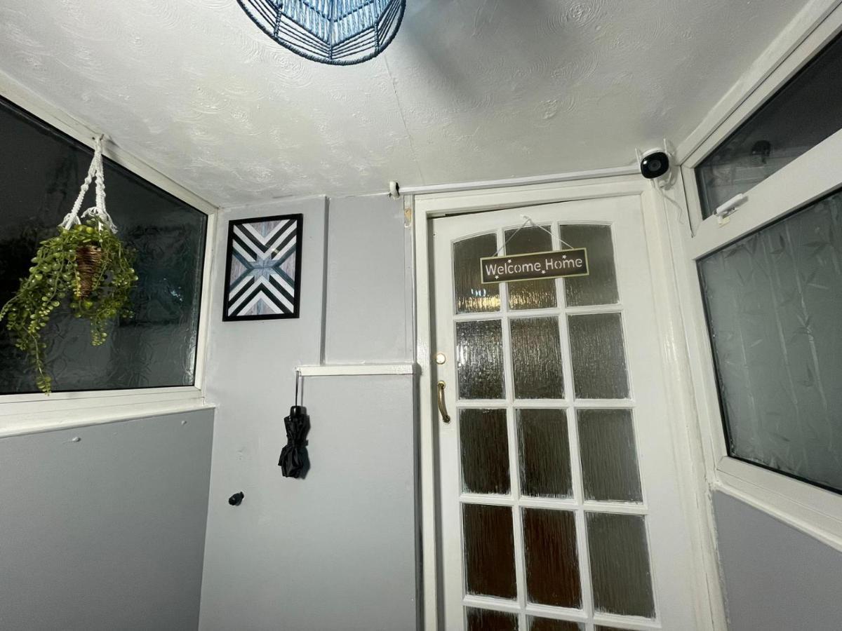 Spacious & Comfy Home- Very Close To Nec Birmingham ,Hs2 & Airport- Perfect For Contractors & Groups- Free Parking & Fast Wifi Marston Green Экстерьер фото